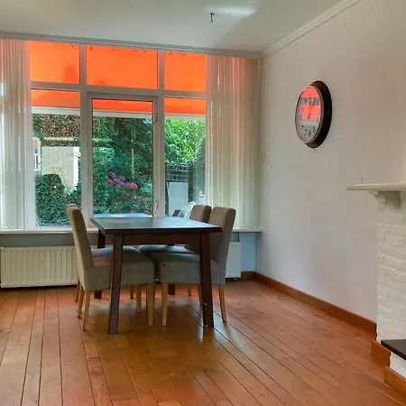 Stunning In With 2 Bedrooms *