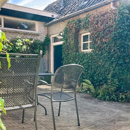 Stunning In With 2 Bedrooms Holiday home